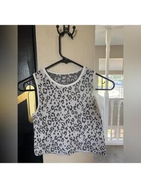 (Aura) Leopard Print Sleeveless Top